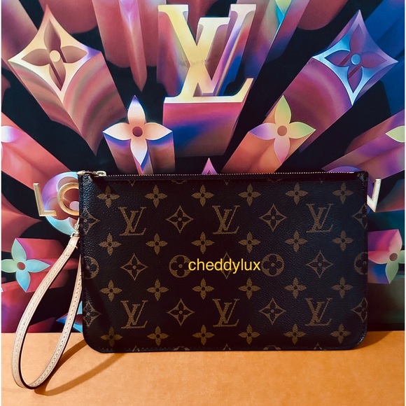 🥰🥰🥰Authentic Louis Vuitton Neverfull Pochette Wristlet - Picture 3 of 9